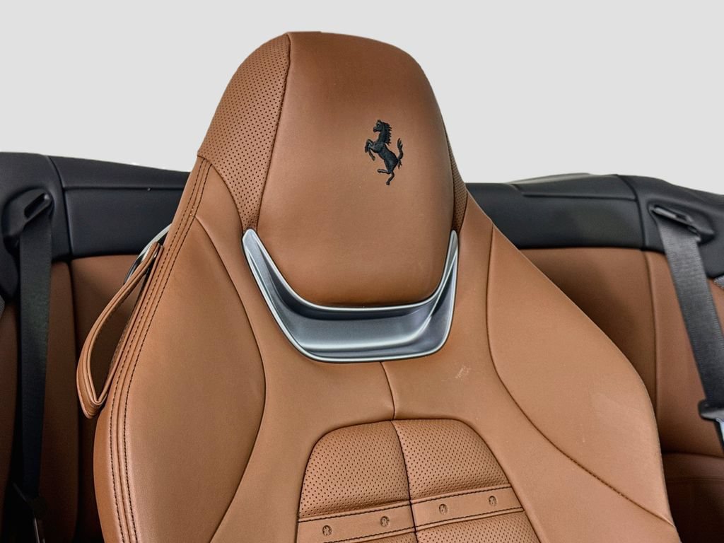 Used 2020 Ferrari Portofino RWD image 22
