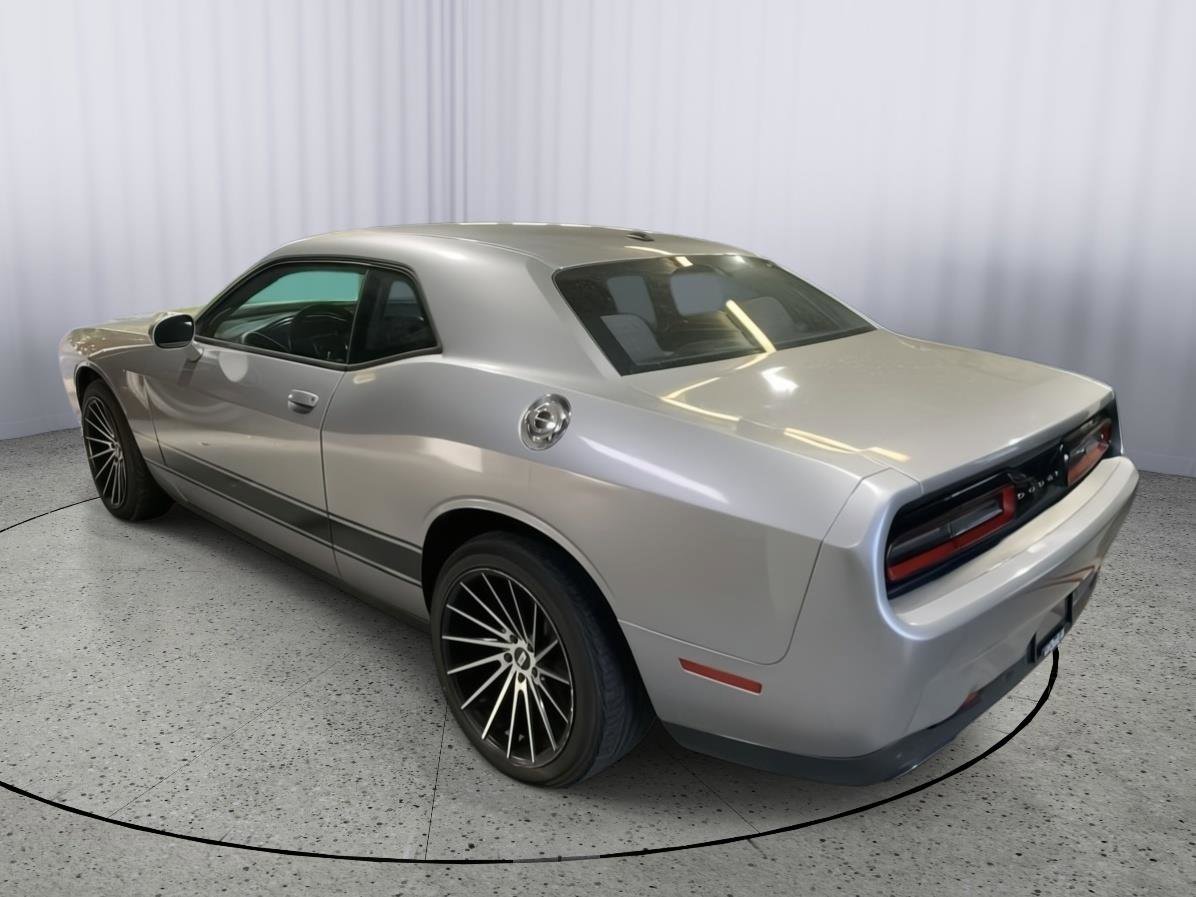 Used 2016 Dodge Challenger SXT image 6