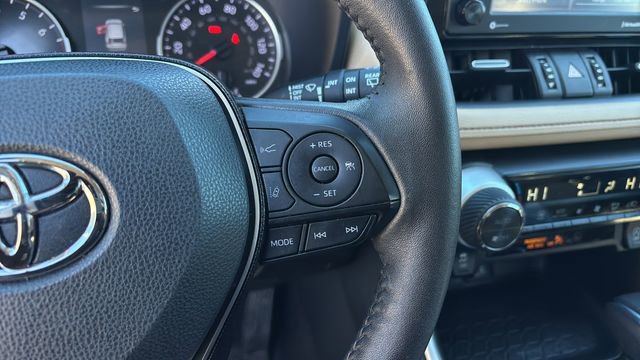 Used 2021 Toyota RAV4 XLE Premium image 24