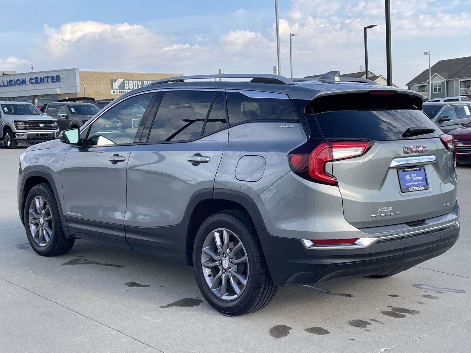 Used 2023 GMC Terrain SLT image 9