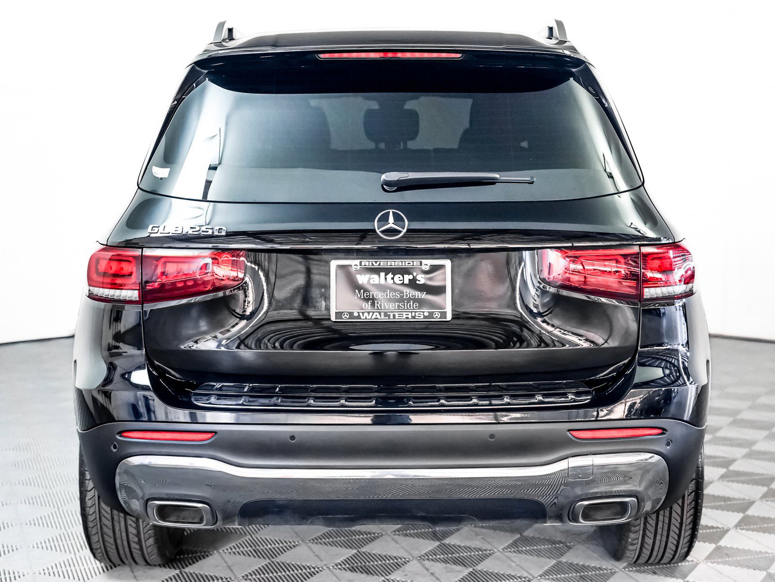 Certified 2022 Mercedes-Benz GLB 250 w/ Premium Package Lite image 11