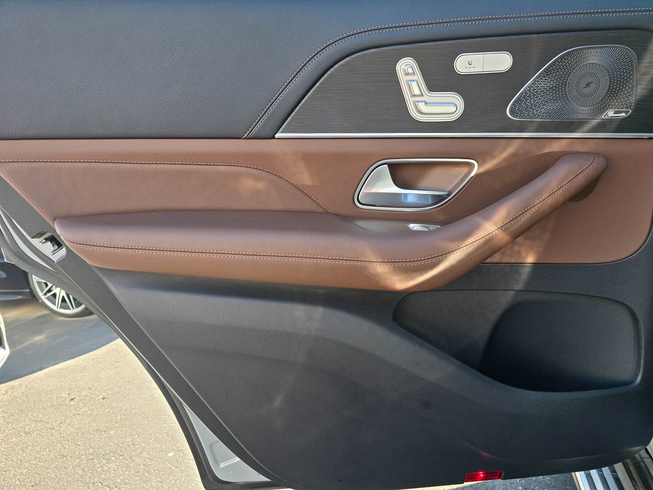 Used 2024 Mercedes-Benz GLS 580 4MATIC image 11
