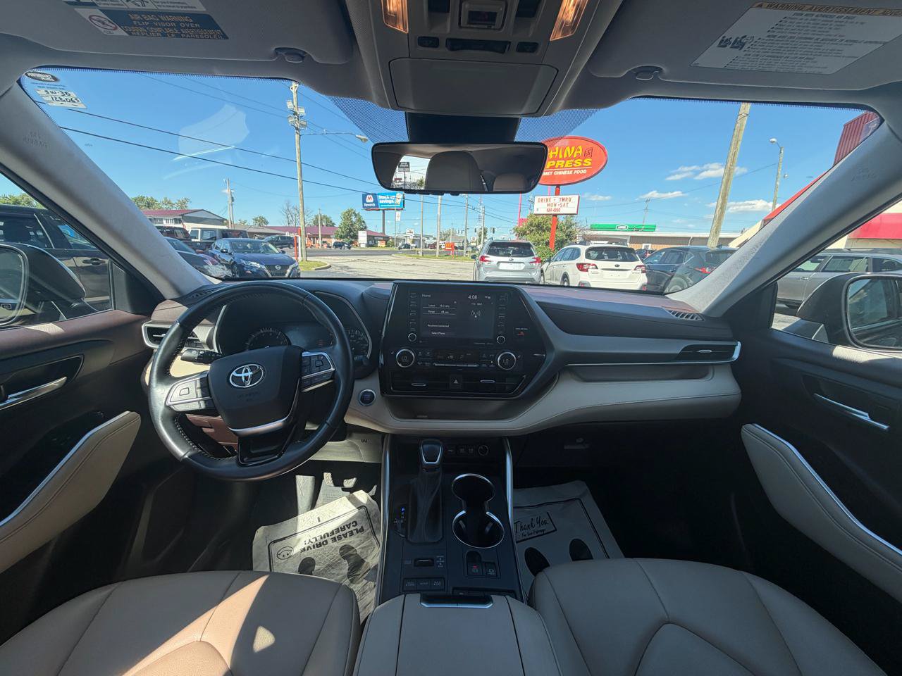 Used 2021 Toyota Highlander XLE AWD/4WD image 16