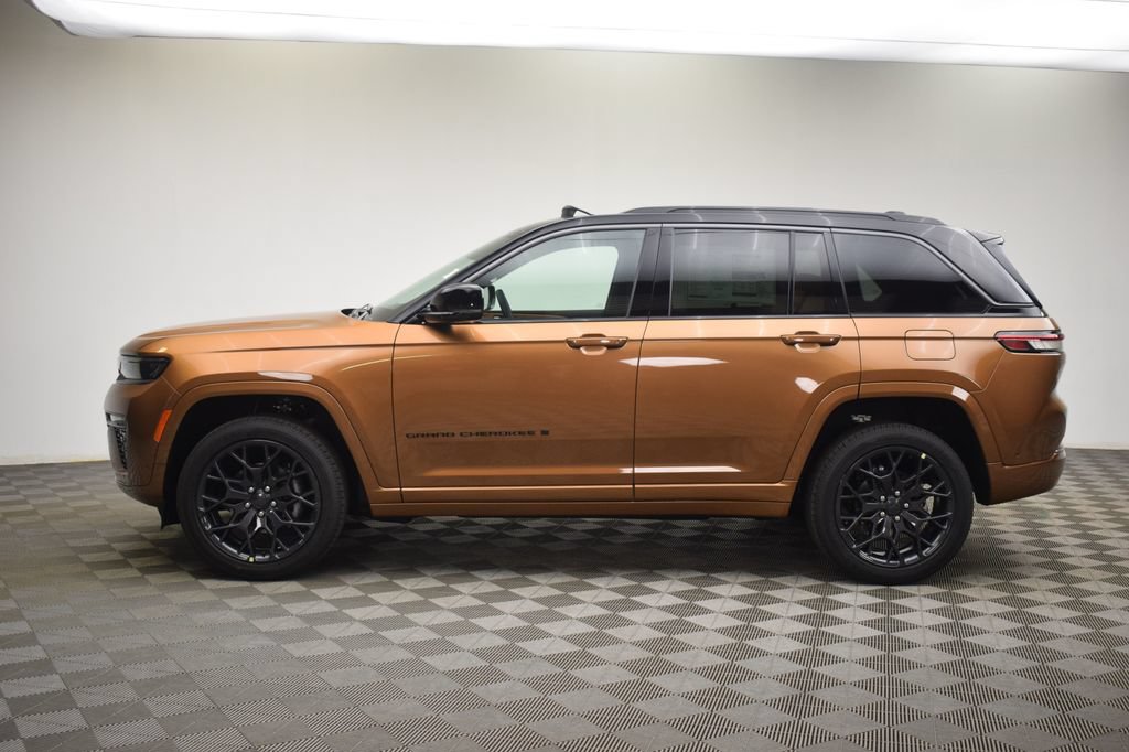 New 2026 Jeep Grand Cherokee Summit w/ Obsidian Package AWD/4WD image 13