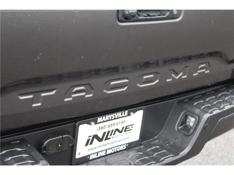 Used 2017 Toyota Tacoma TRD Off-Road w/ Premium & Technology Package image 37