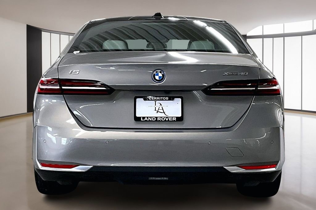 Used 2025 BMW i5 xDrive40 w/ Premium Package image 5