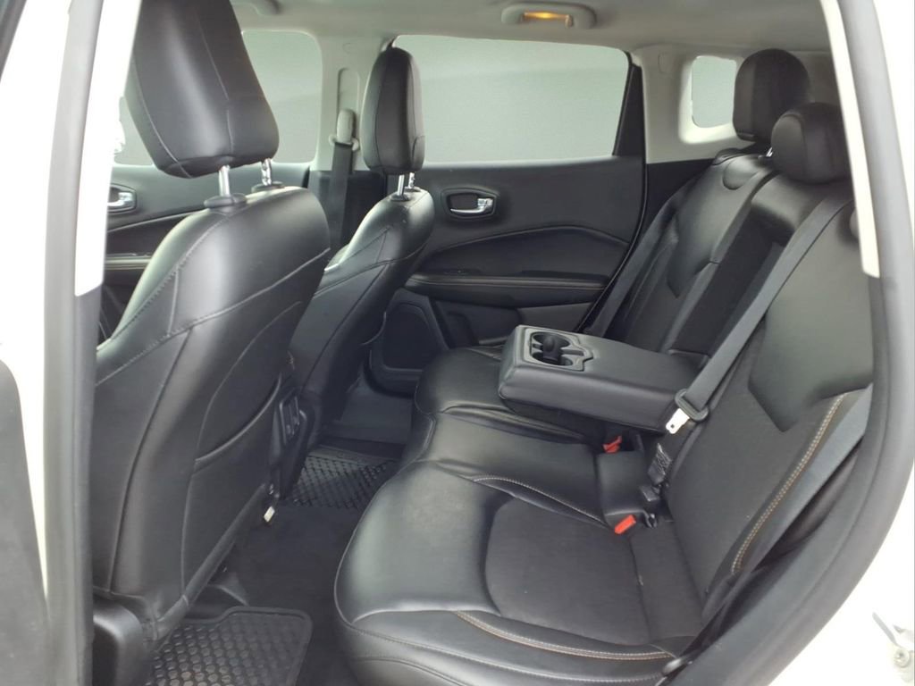 Used 2018 Jeep Compass Latitude w/ Popular Equipment Group AWD/4WD image 5