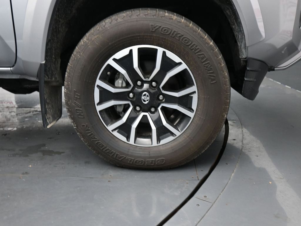 Used 2020 Toyota Tacoma TRD Sport w/ Technology Package image 11