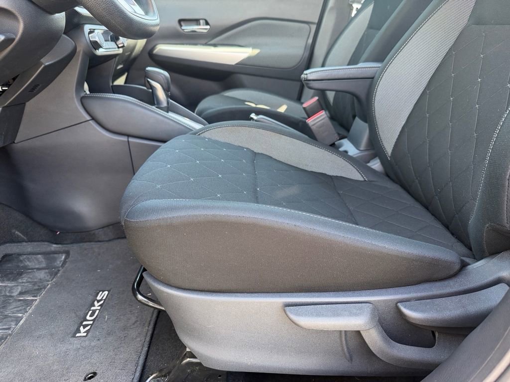 Used 2020 Nissan Kicks SV FWD image 11