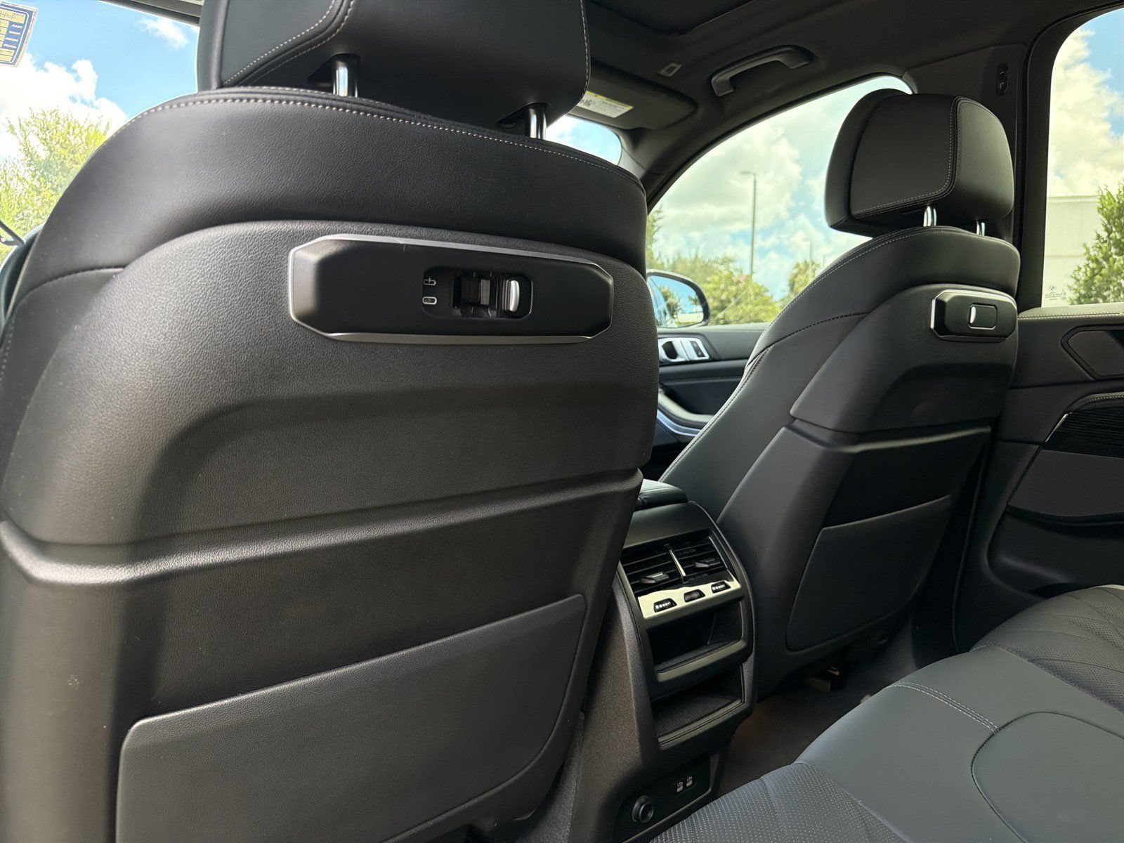 Used 2024 BMW X5 sDrive40i w/ M Sport Package RWD image 20