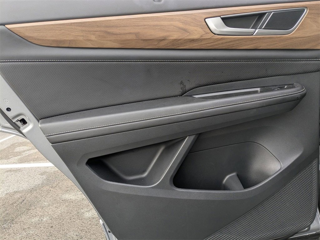 Used 2025 Volkswagen Atlas SE image 27