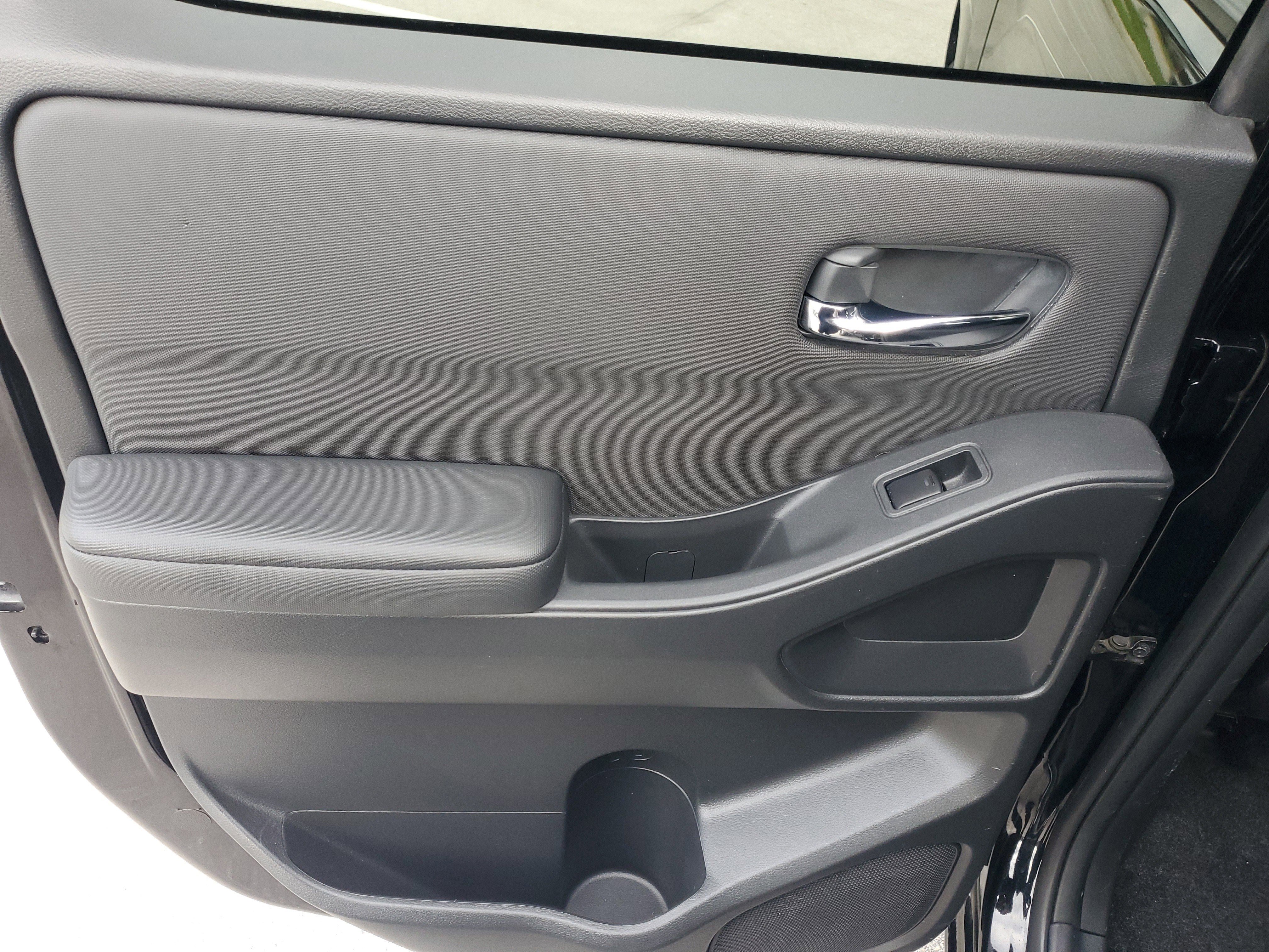 Used 2024 Nissan Frontier SV image 13