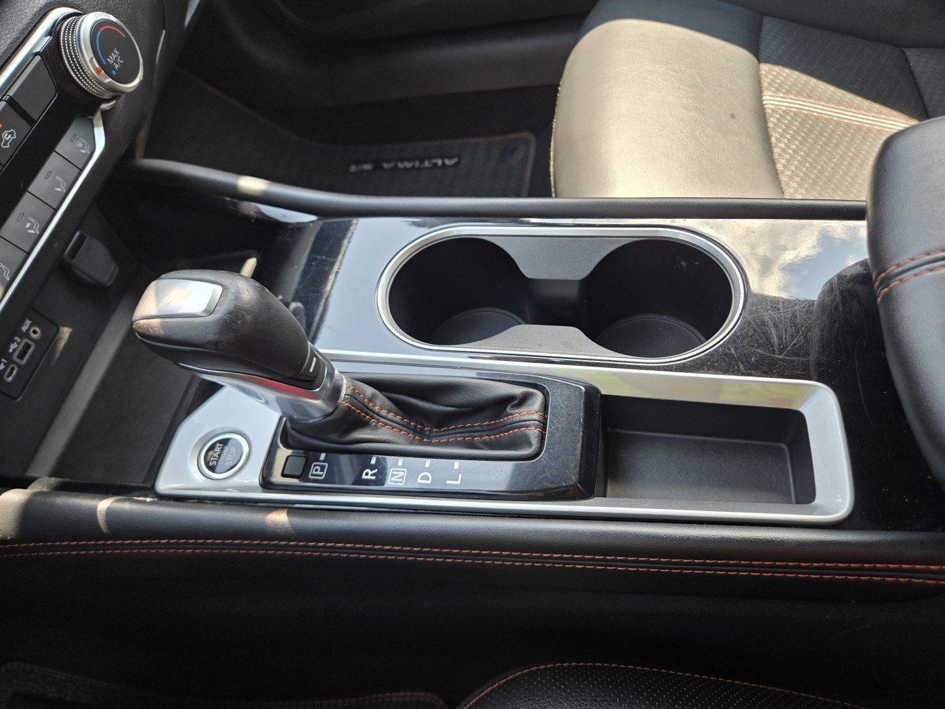 Used 2024 Nissan Altima 2.5 SR FWD image 10