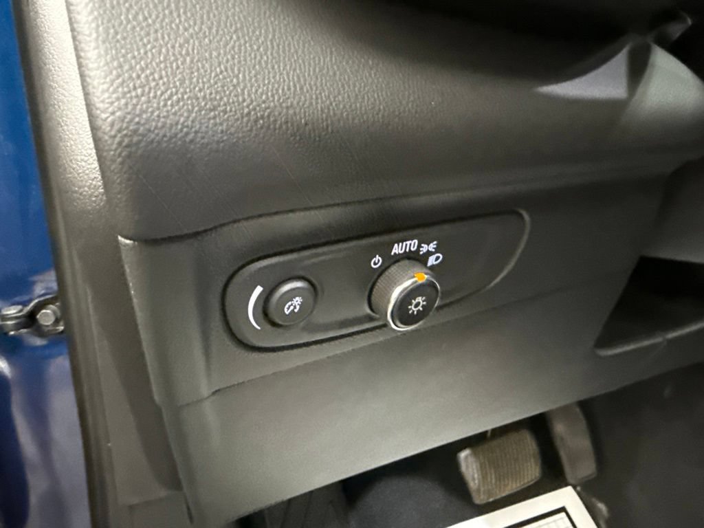 Used 2023 Buick Envision Essence AWD/4WD image 23