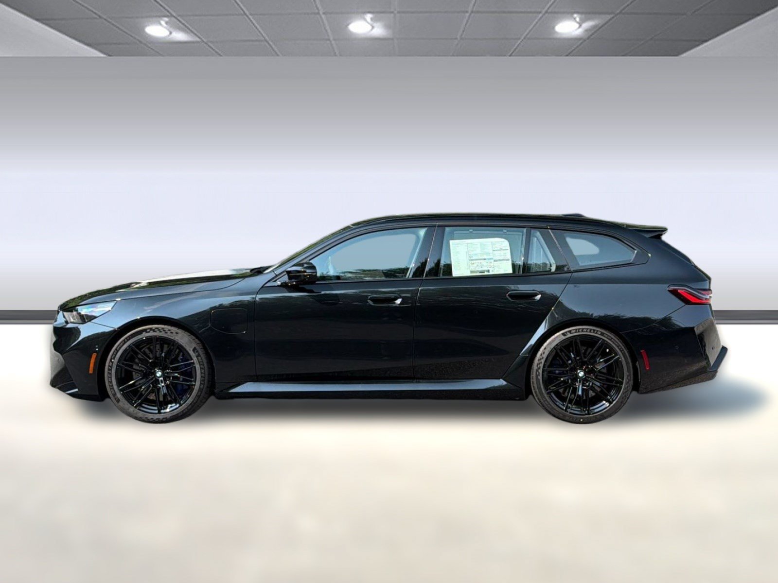 New 2027 BMW M5 Touring AWD/4WD image 2