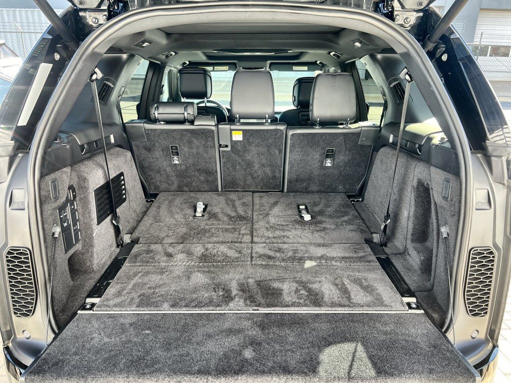 Certified 2024 Land Rover Discovery Dynamic SE AWD/4WD image 18