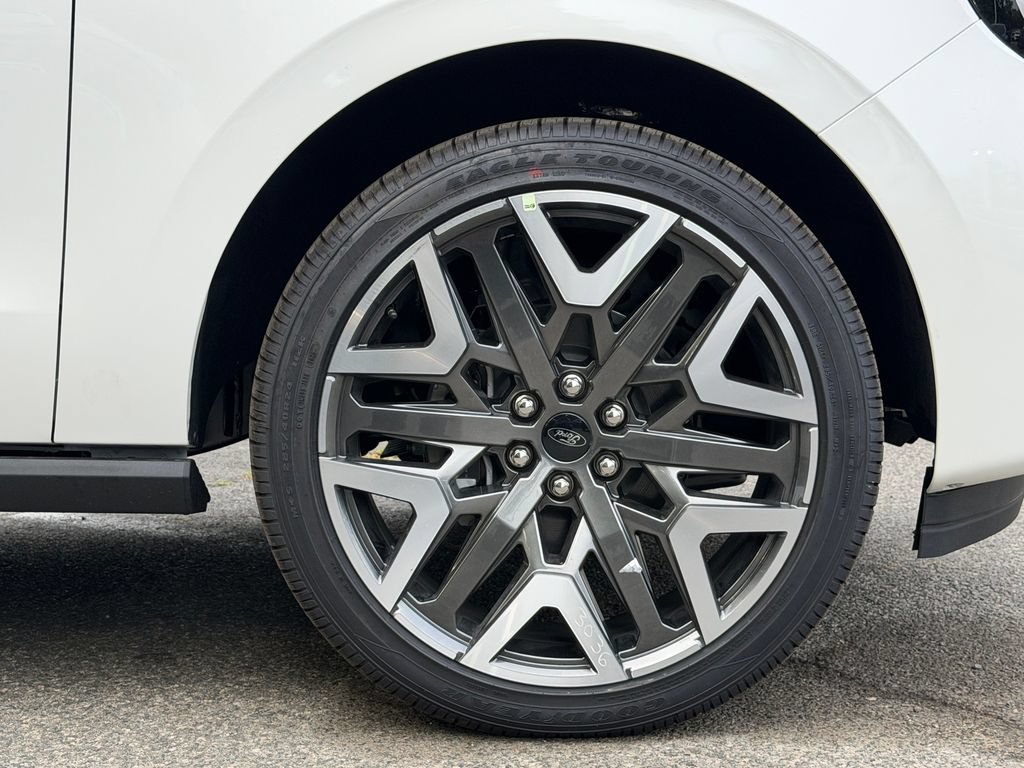 New 2026 Ford Expedition Max Platinum w/ Platinum Ultimate Package AWD/4WD image 5