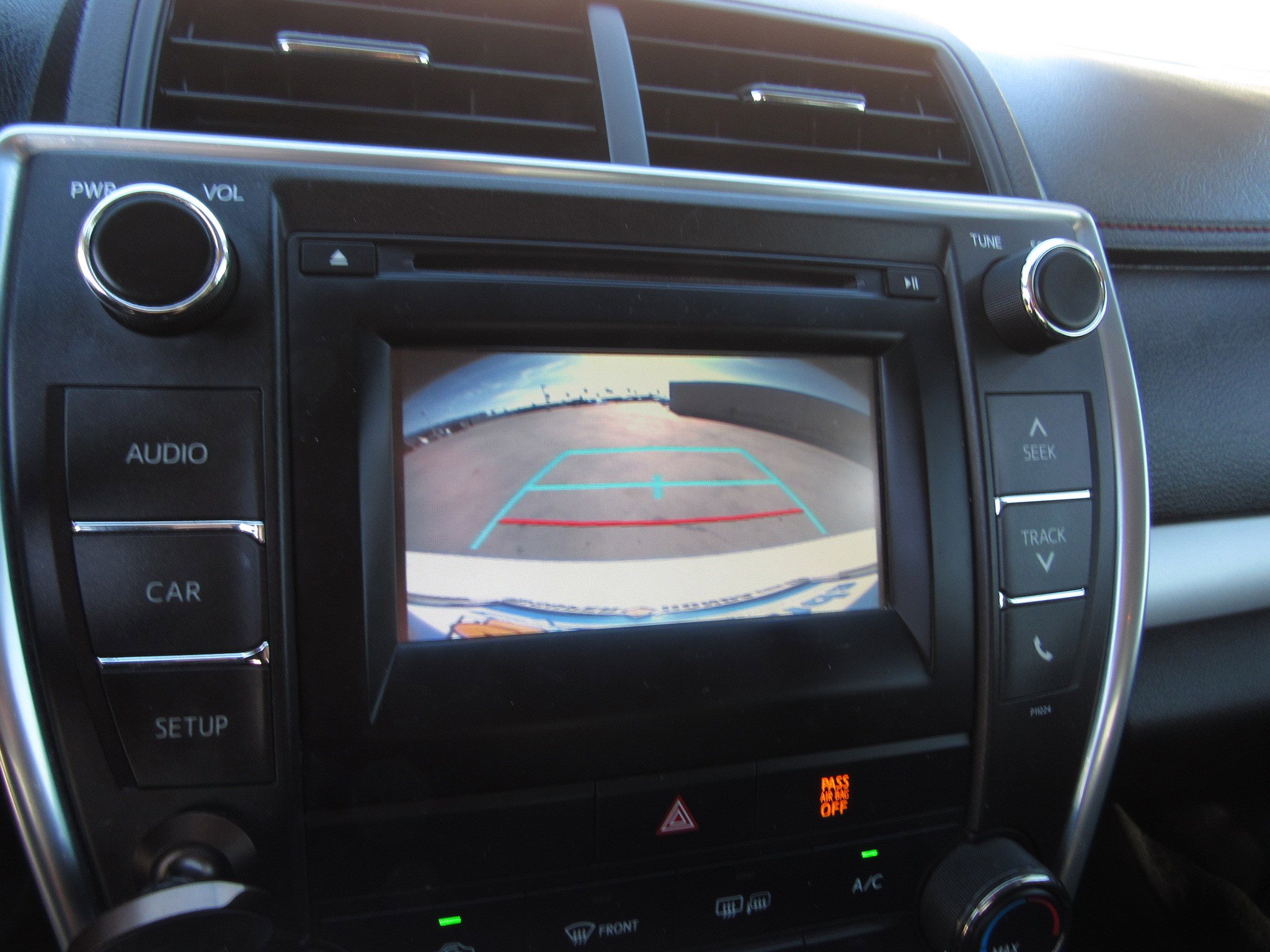 Used 2016 Toyota Camry image 18