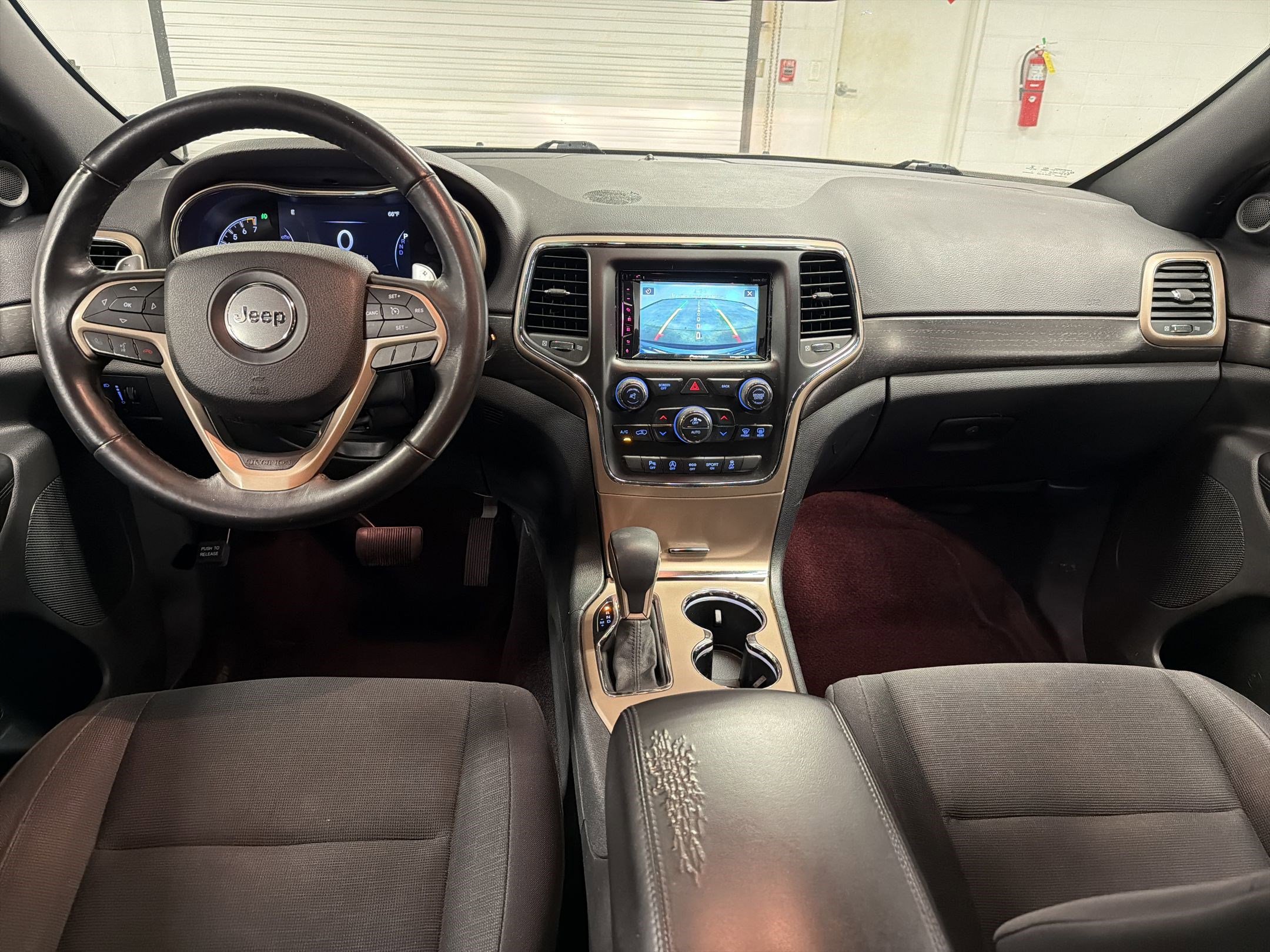Used 2016 Jeep Grand Cherokee Laredo w/ Quick Order Package 23E RWD image 16