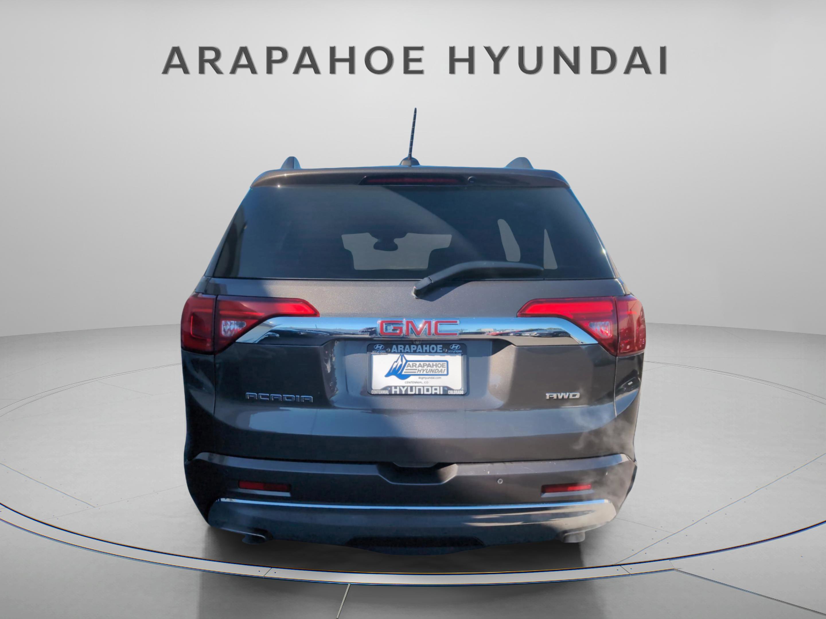 Used 2019 GMC Acadia Denali image 4