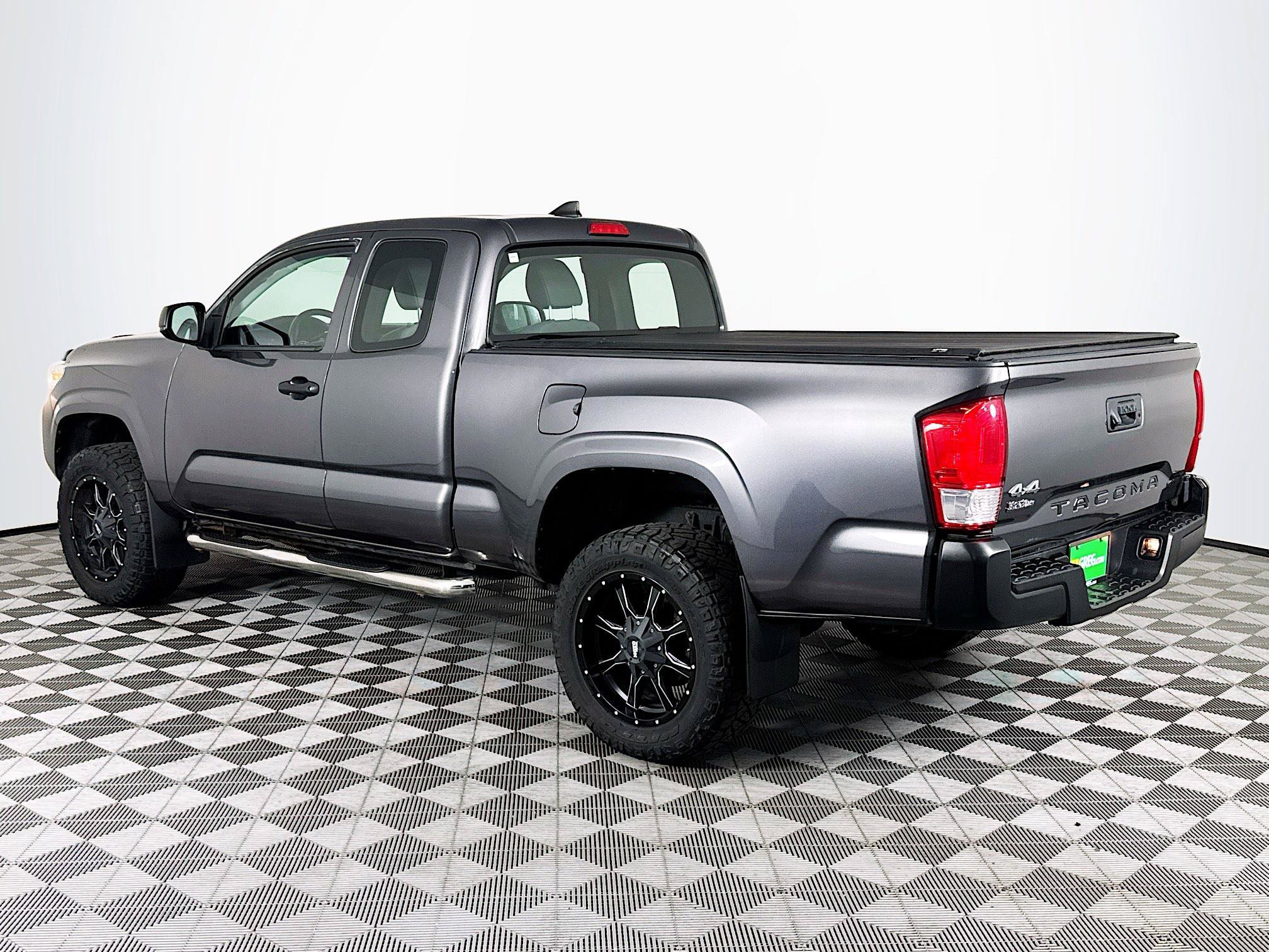 Used 2017 Toyota Tacoma SR AWD/4WD image 6