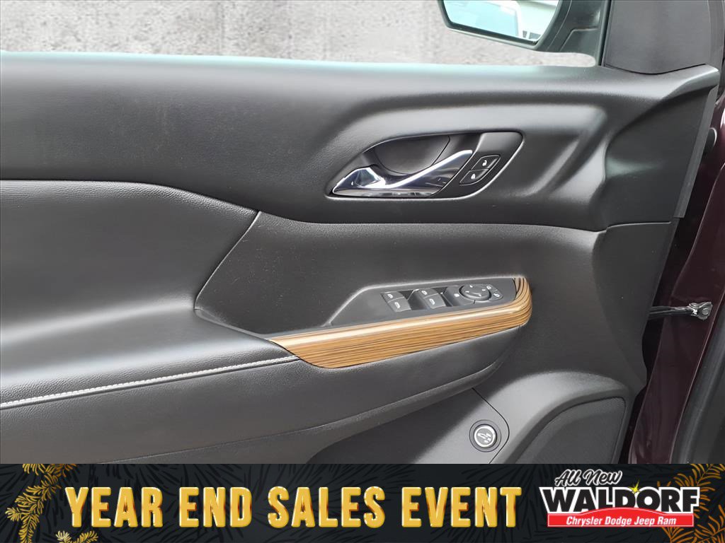 Used 2017 GMC Acadia SLE w/ Driver Alert Package I image 7