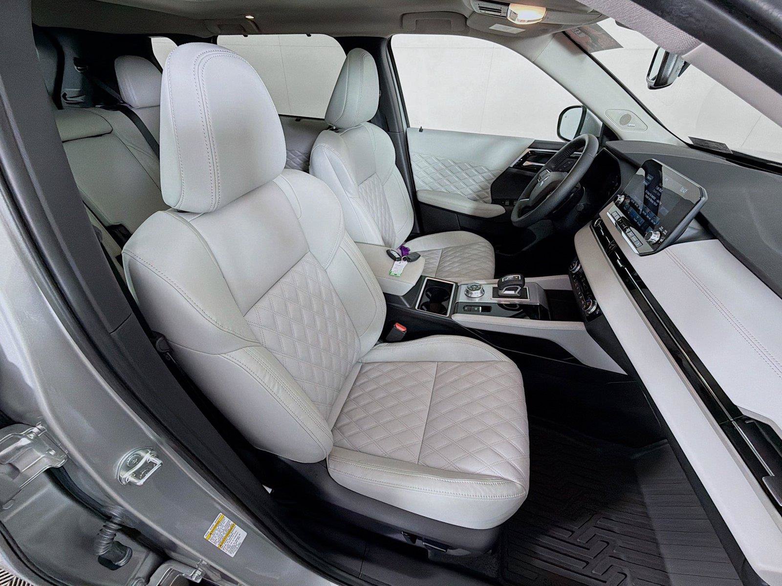 Used 2024 Mitsubishi Outlander SEL AWD/4WD image 30