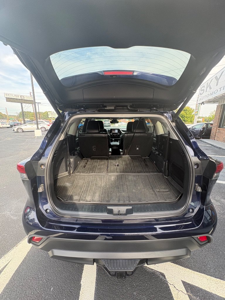 Used 2022 Toyota Highlander XLE AWD/4WD image 24