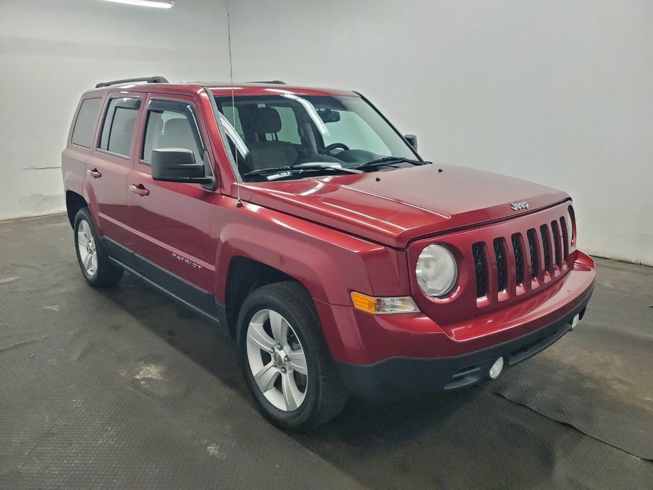 Used 2014 Jeep Patriot Latitude w/ Sun/Sound Group image 3