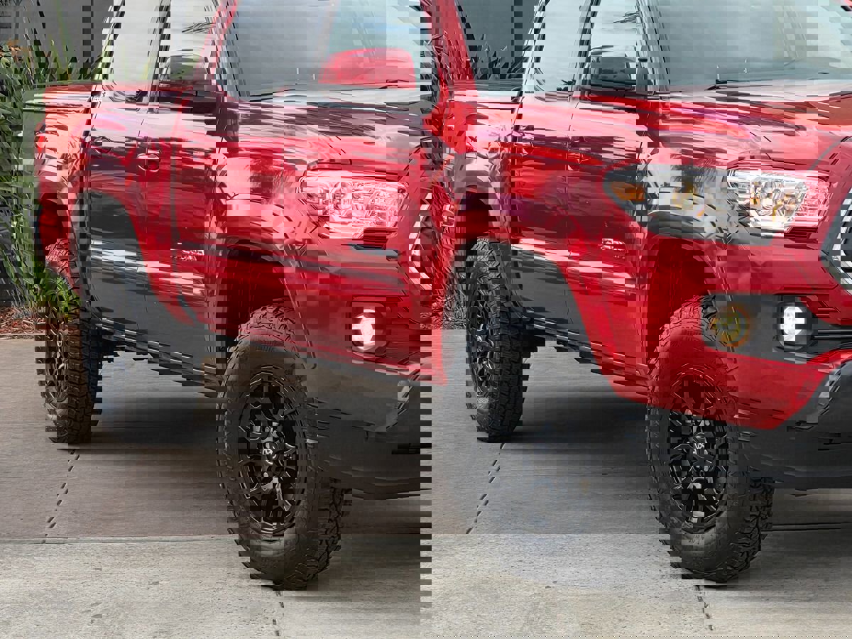 Used 2020 Toyota Tacoma SR5 image 4