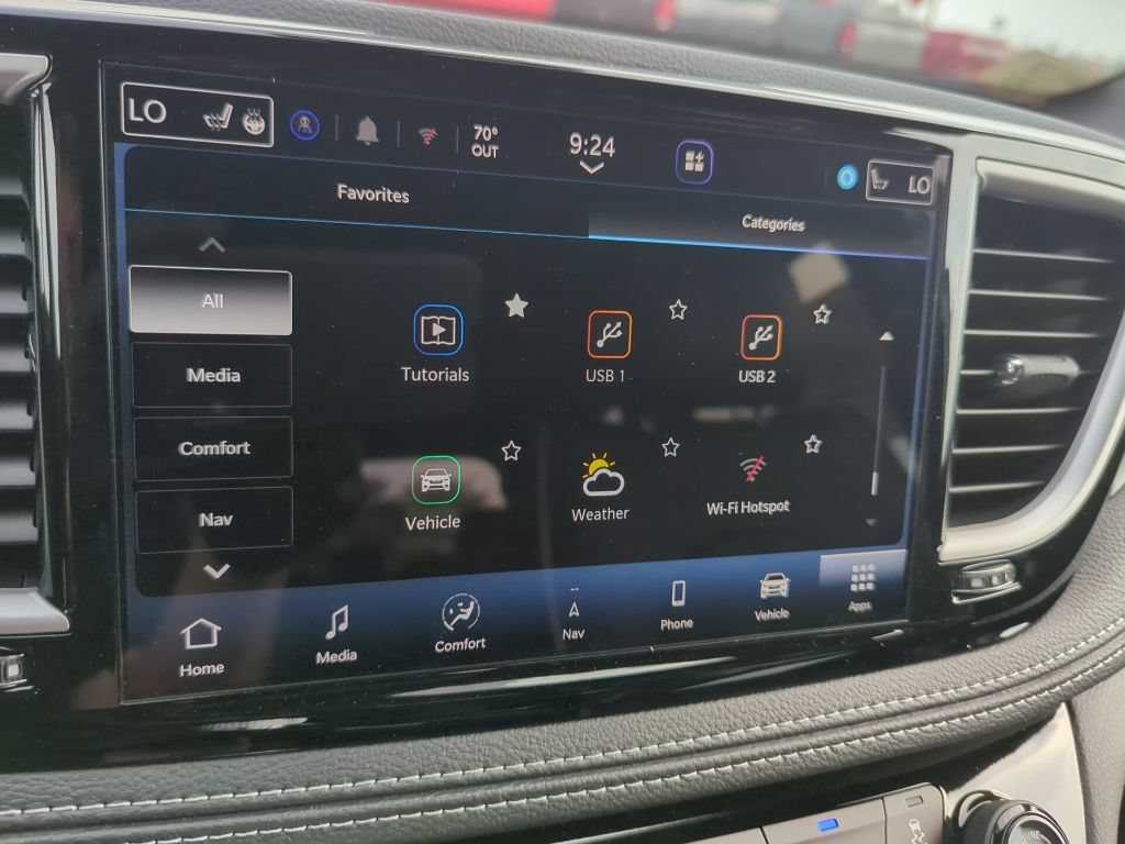 New 2027 Chrysler Pacifica Limited AWD/4WD image 21