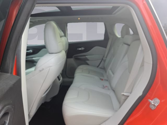 Used 2021 Jeep Cherokee Latitude Lux w/ Sun & Sound Group AWD/4WD image 16