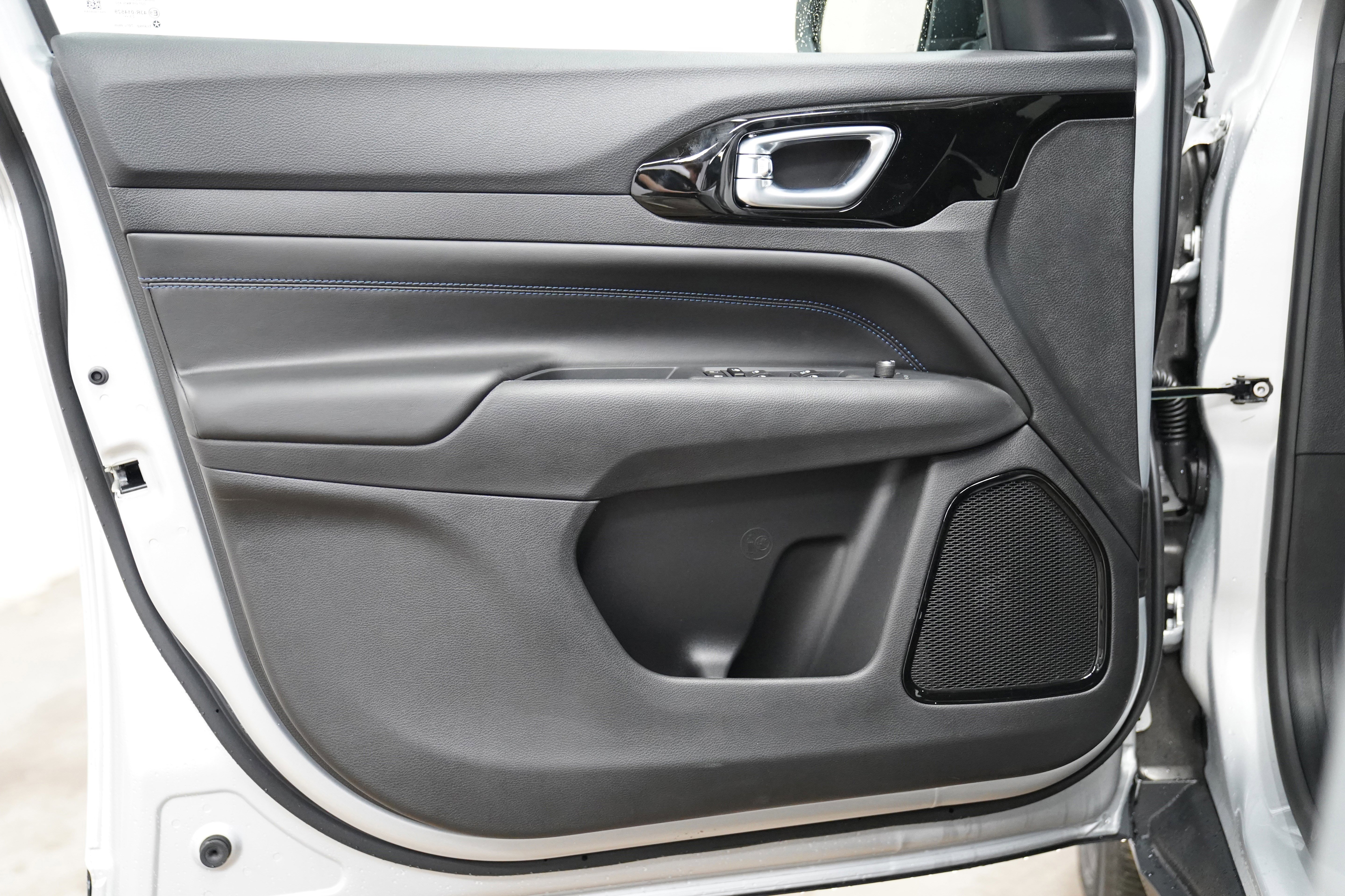 New 2026 Jeep Compass Latitude image 16