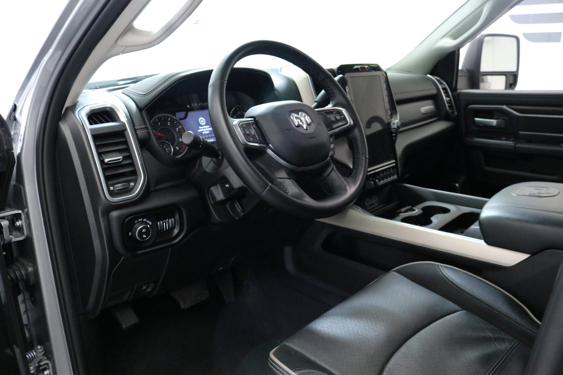 Used 2024 RAM 3500 Laramie w/ Chrome Bumper Package image 22