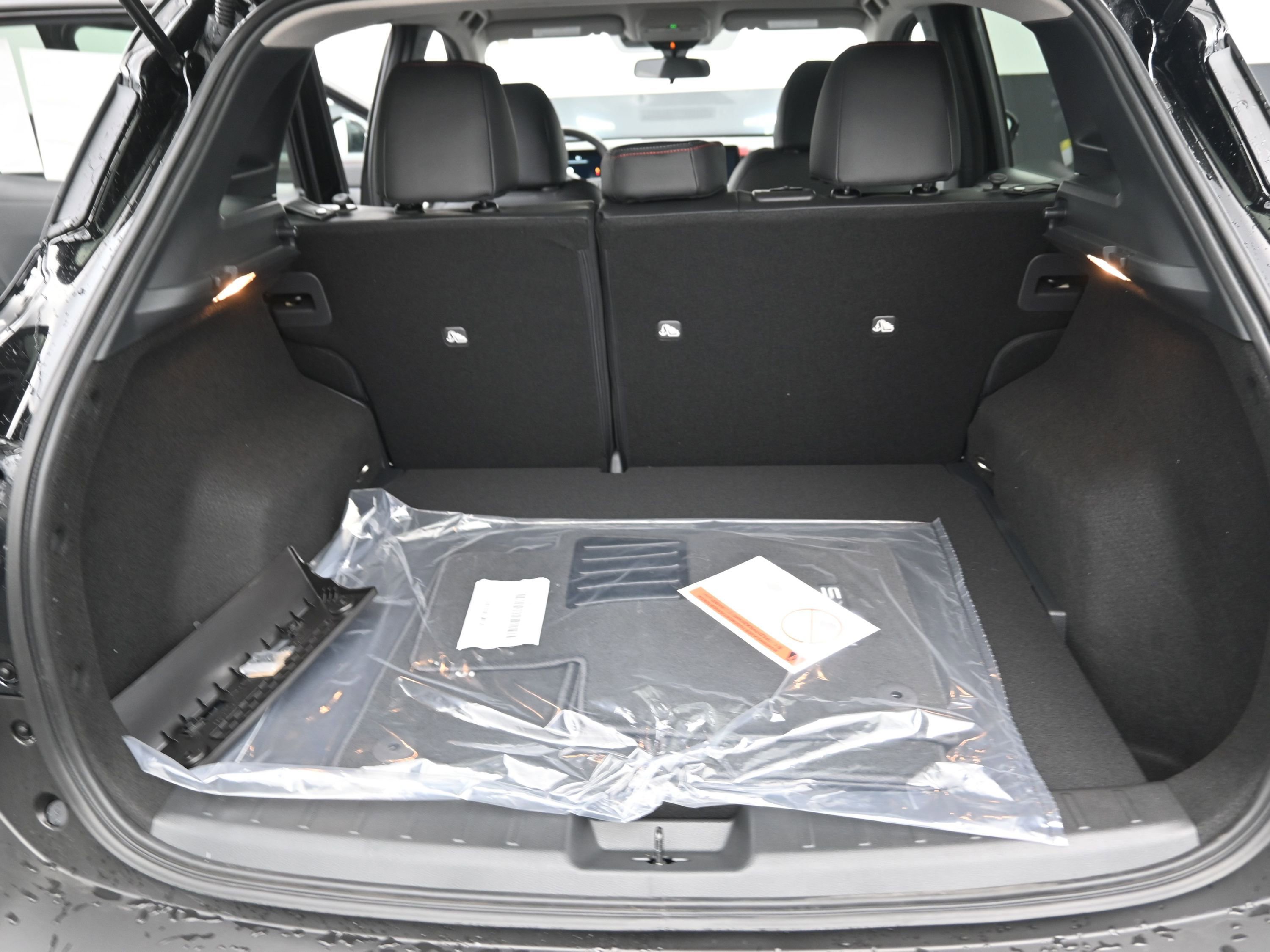 New 2026 Nissan Kicks SR w/ Cold Weather Package image 17