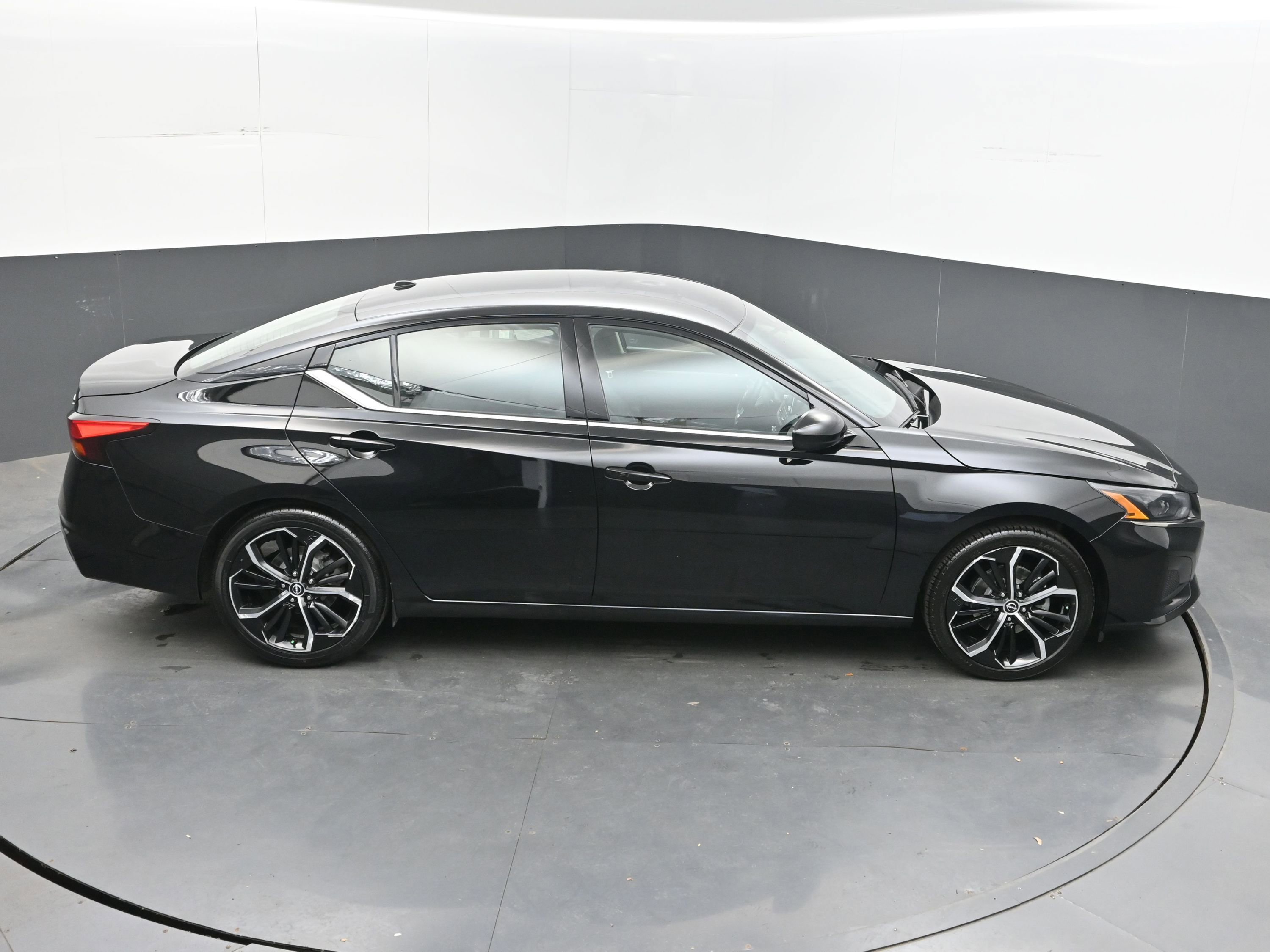 Used 2024 Nissan Altima 2.5 SR FWD image 36
