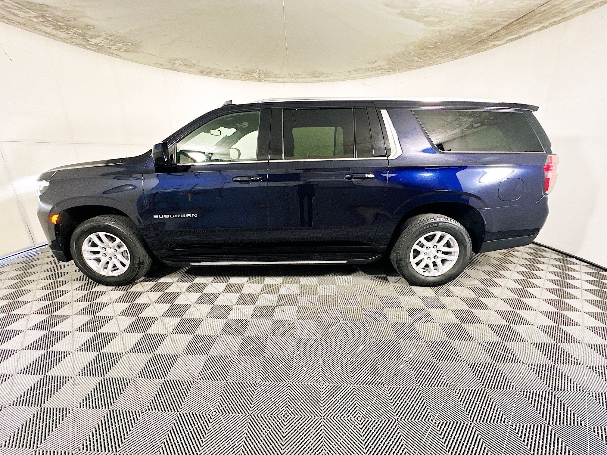 Used 2023 Chevrolet Suburban LT AWD/4WD image 6