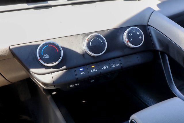 Used 2024 Hyundai Elantra SE image 10