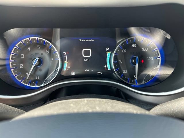 New 2026 Chrysler Pacifica Select AWD/4WD image 33