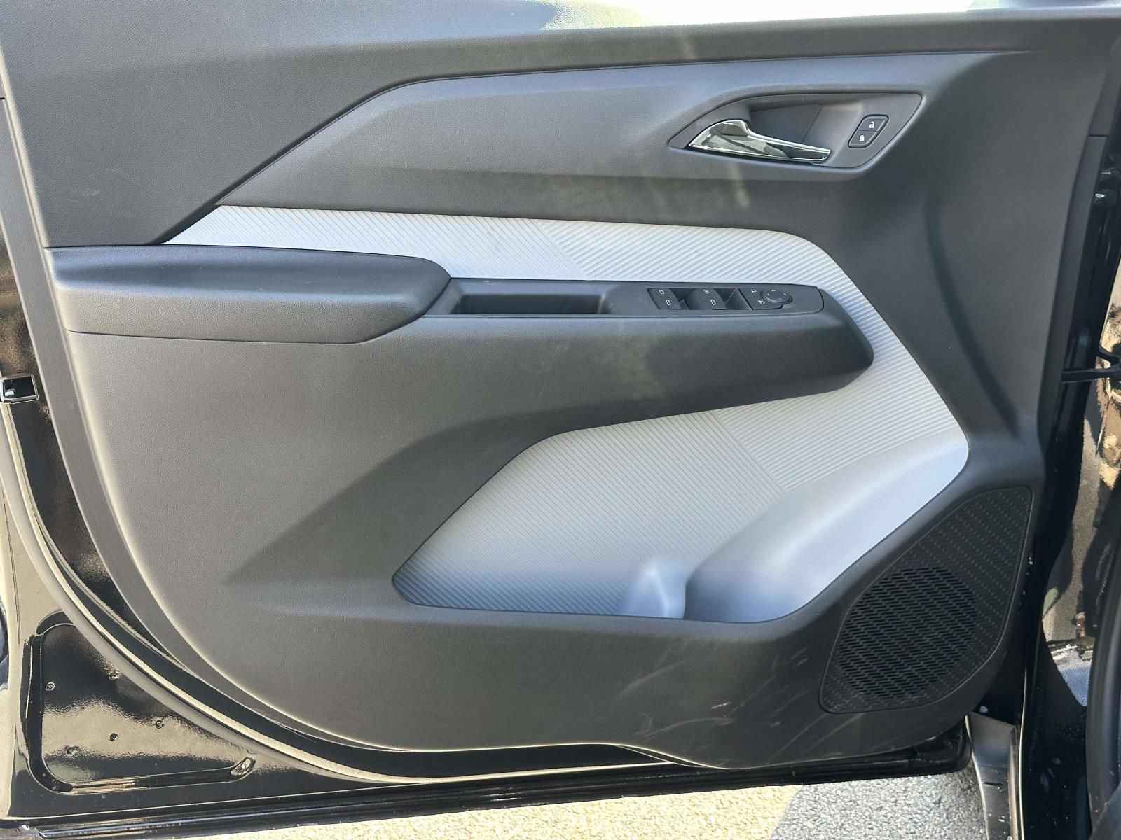 New 2027 Chevrolet Bolt LT w/ Comfort Package FWD image 18