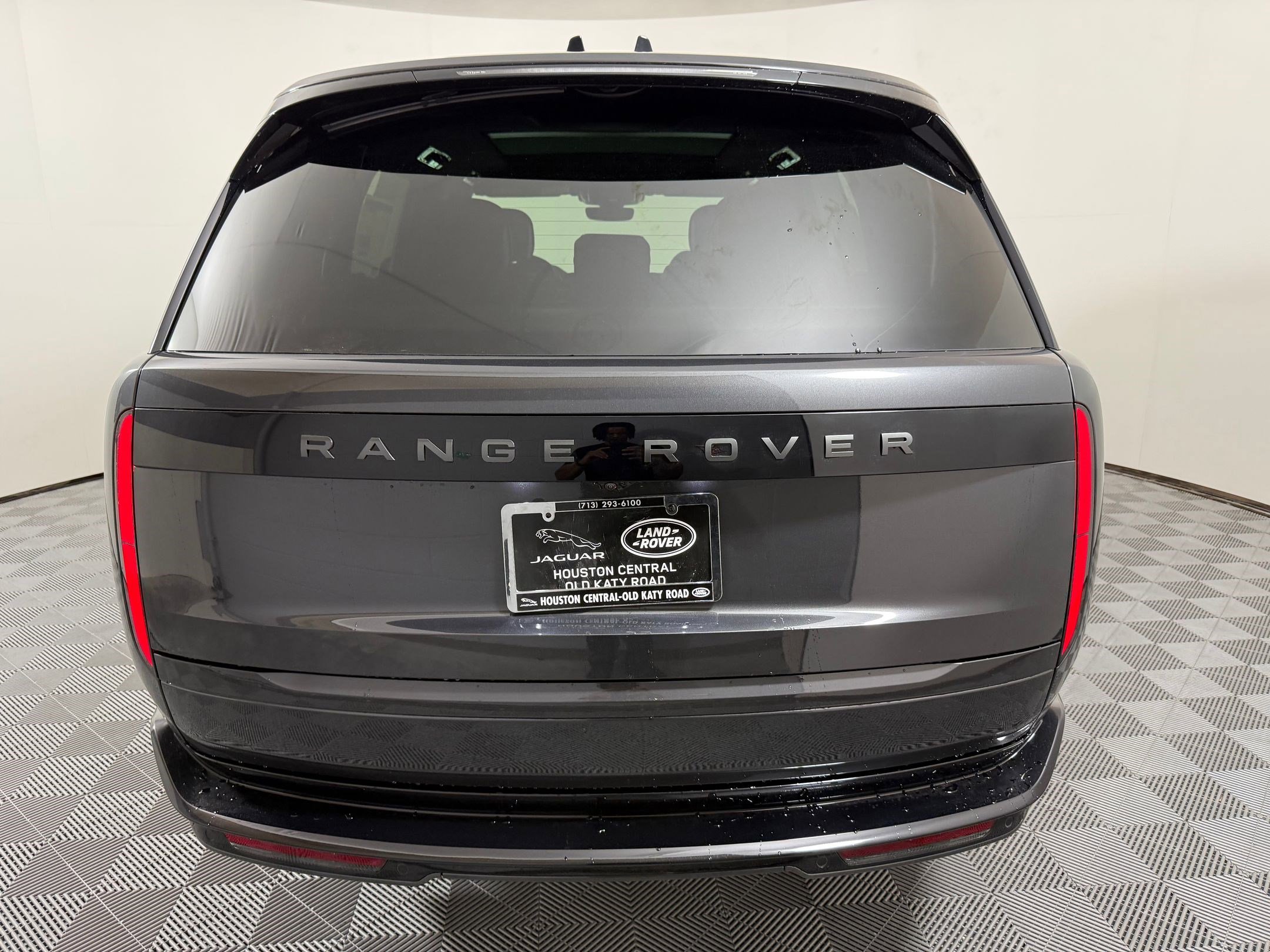 New 2026 Land Rover Range Rover Long Wheelbase SE image 10