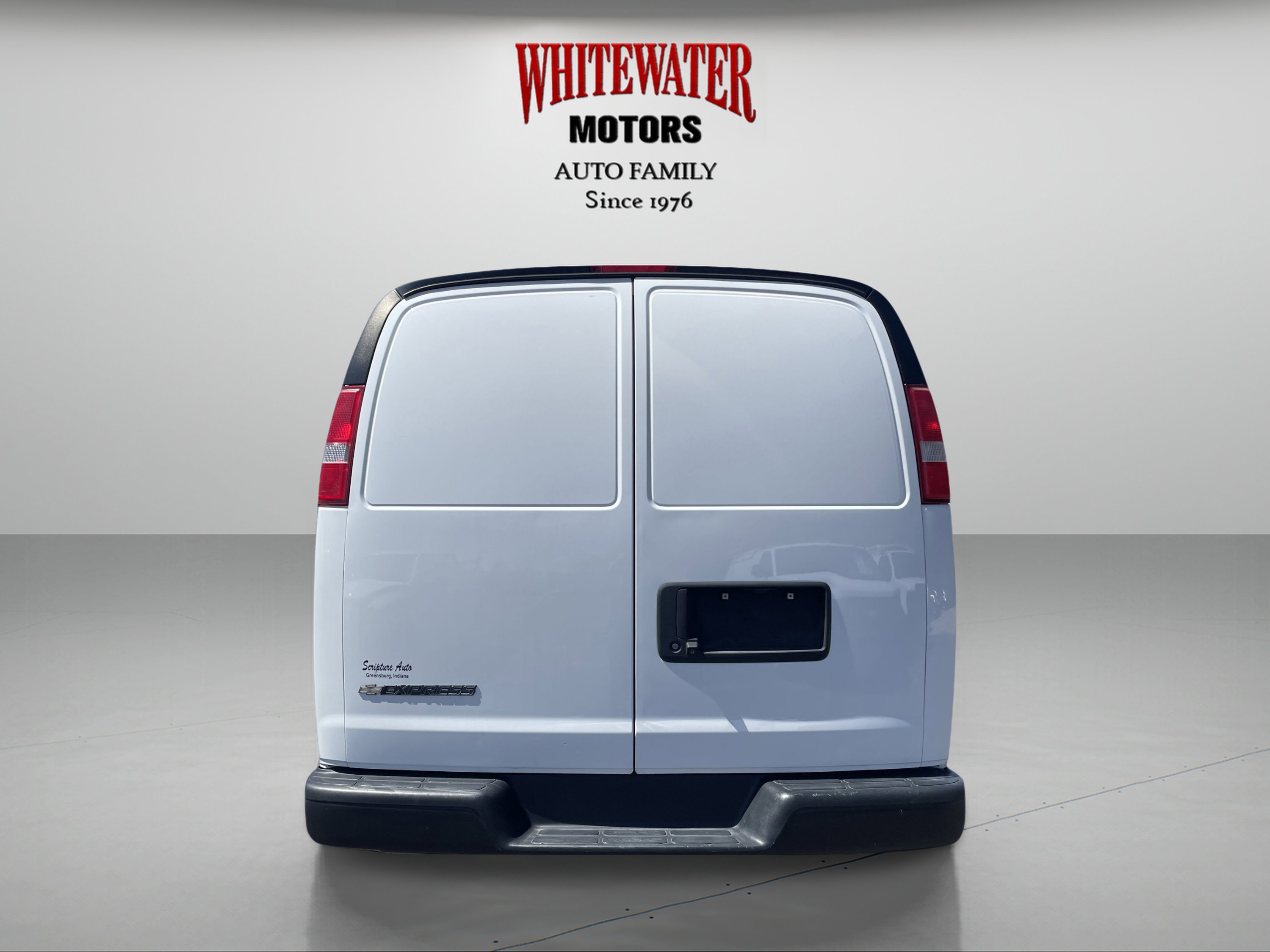 Used 2018 Chevrolet Express 2500 w/ Driver Convenience Package image 4