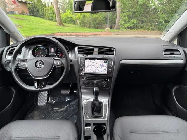 Used 2016 Volkswagen e-Golf SEL Premium FWD image 12