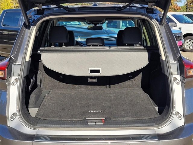 Used 2025 Nissan Rogue SV w/ SV Premium Package image 8