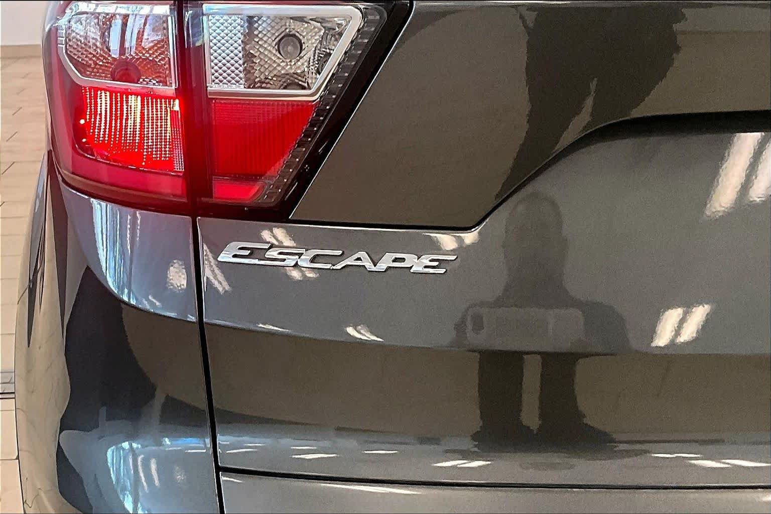 Used 2017 Ford Escape SE FWD image 29
