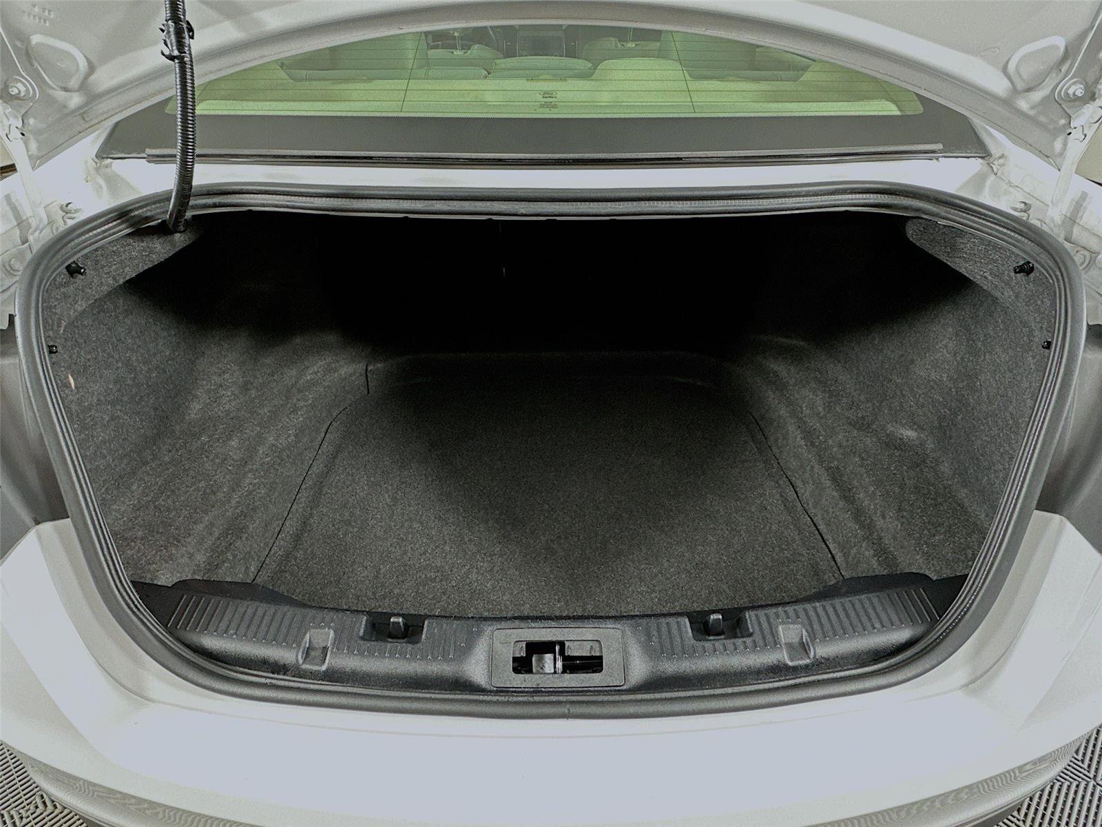 Used 2018 Ford Taurus SE FWD image 24