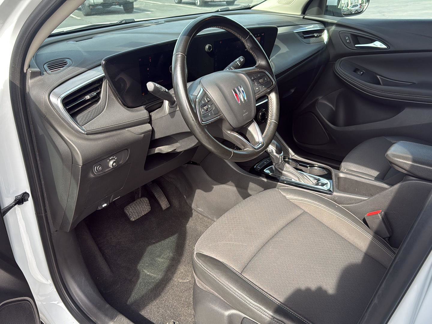 Used 2024 Buick Encore GX Preferred image 13