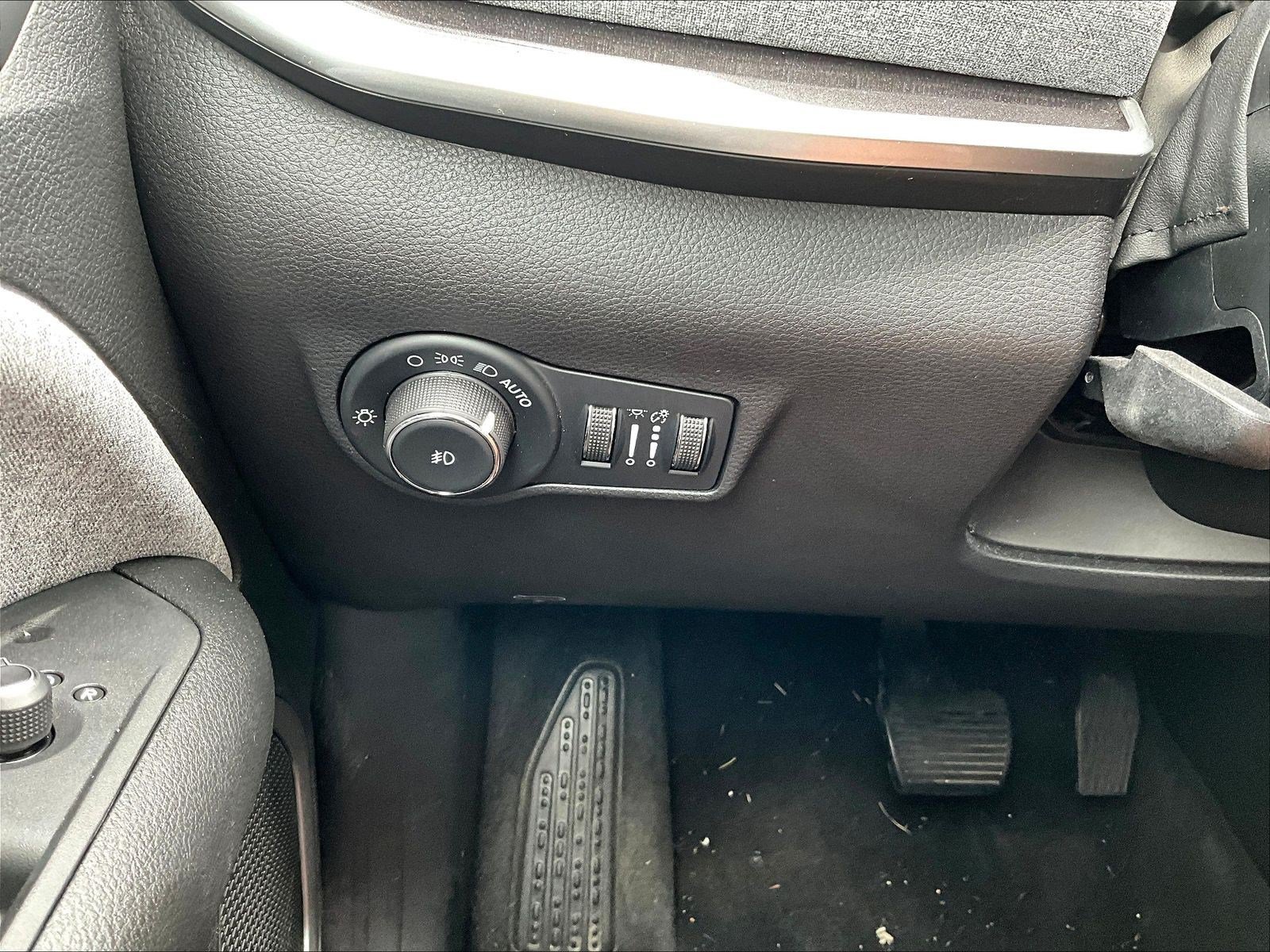 Used 2023 Jeep Compass Latitude AWD/4WD image 38
