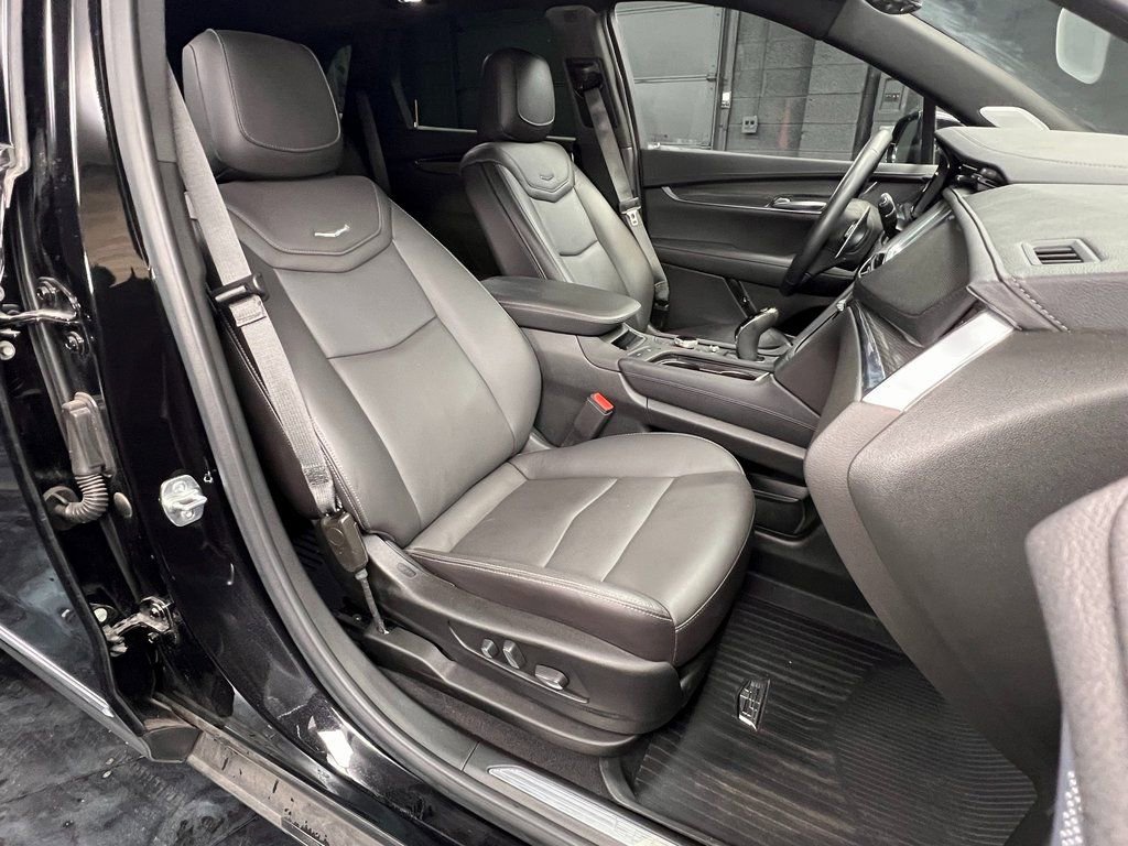 Used 2025 Cadillac XT5 Sportv w/ Technology Package AWD/4WD image 4
