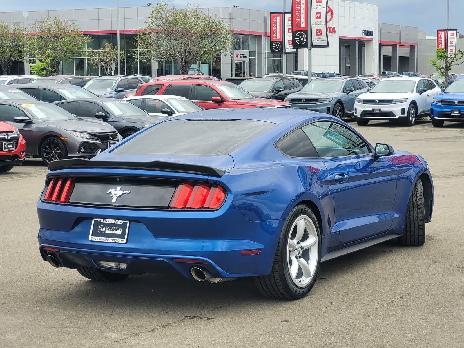 Used 2017 Ford Mustang Coupe image 5